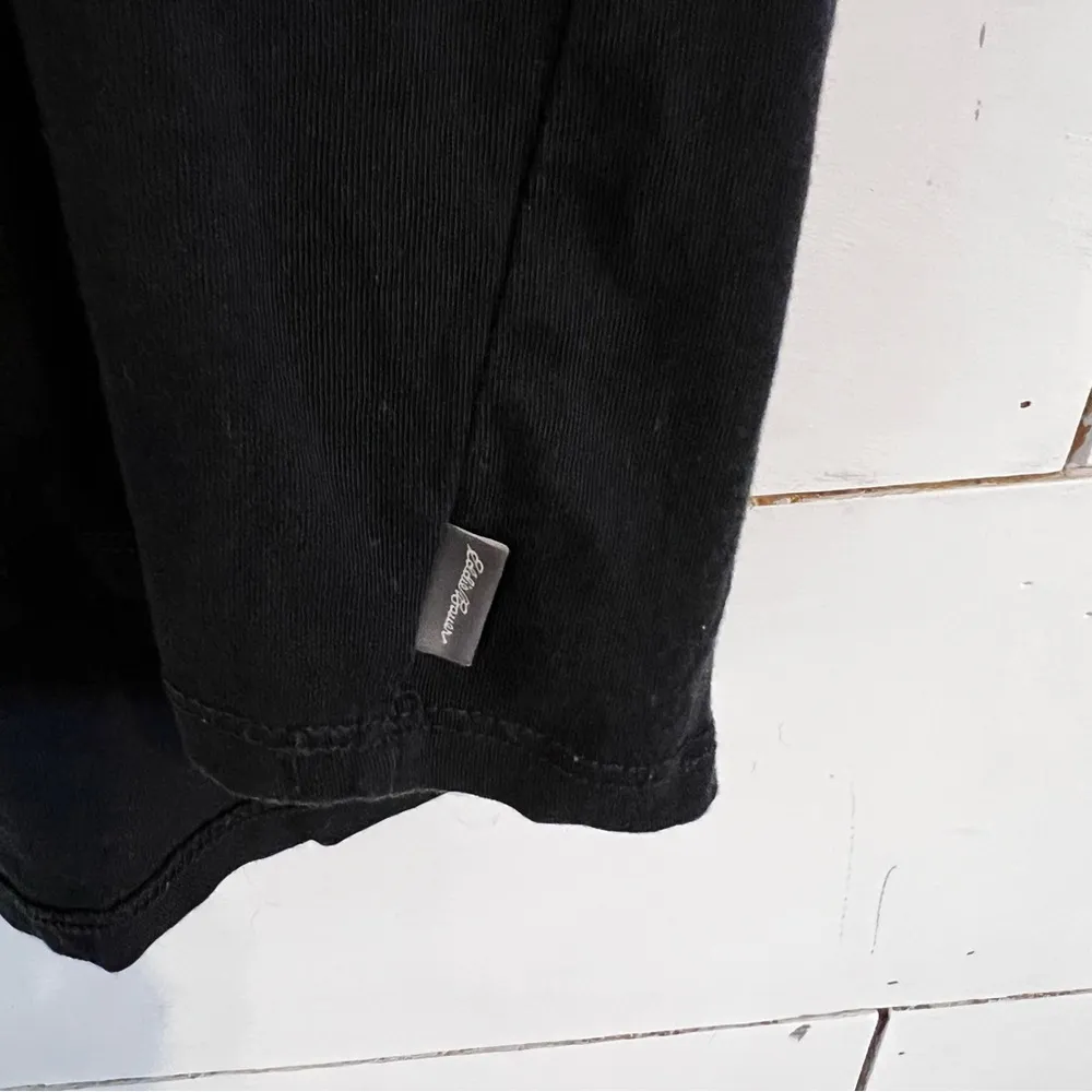 Eddie Bauer 3/4 Sleeve Keyhole Sleeve Black Top. Size XSmall. - Image 4