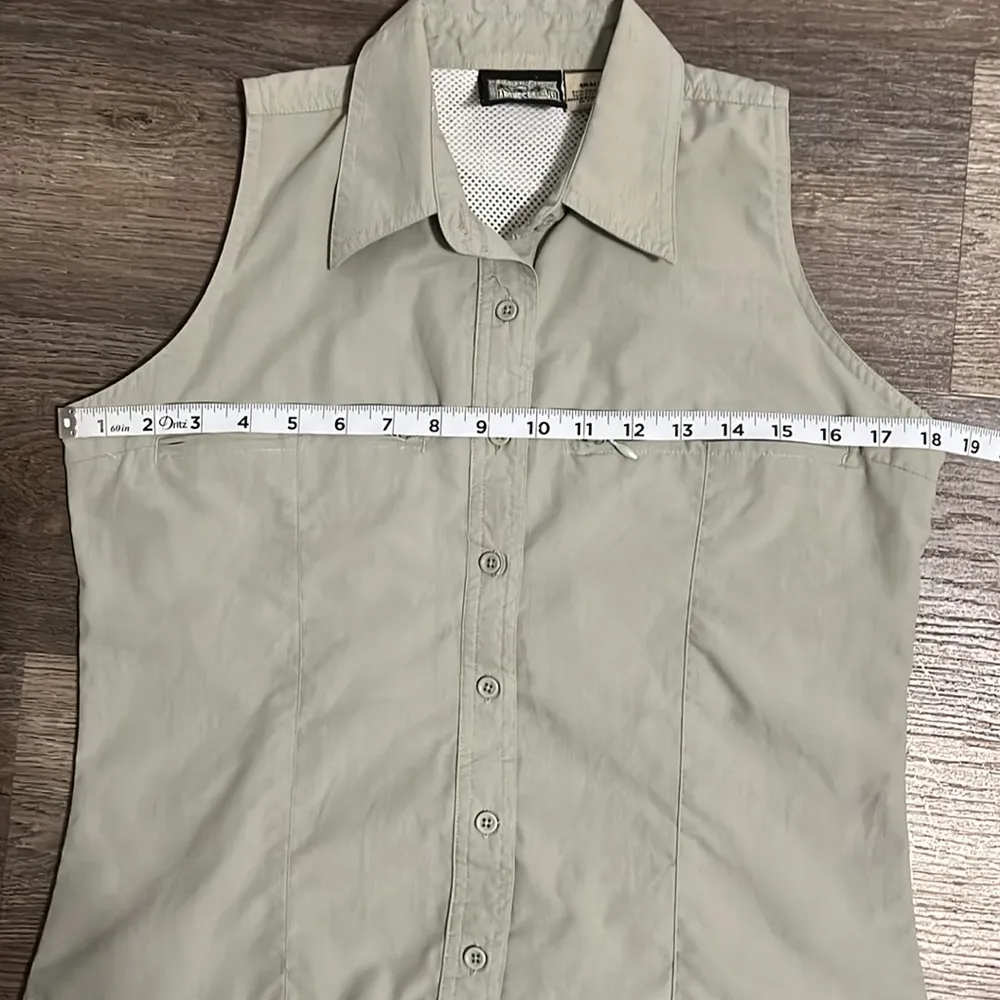 Destination 10K Feet Above Sea Level Sleeveless Button Down Outdoor Blouse Top Green - Image 4