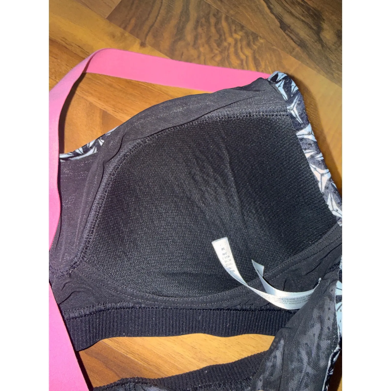 VSX Sport Black White Geo Print Pink Strappy Sports Bra 34D workout supportive Size undefined - Image 3