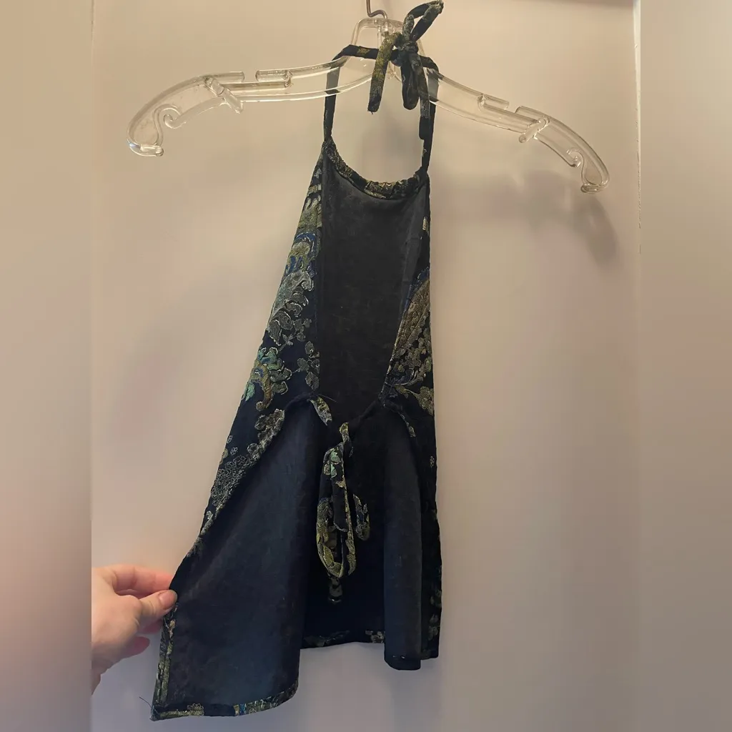 Elegant Black and Gold Paisley Halter Top Size XS - Image 3