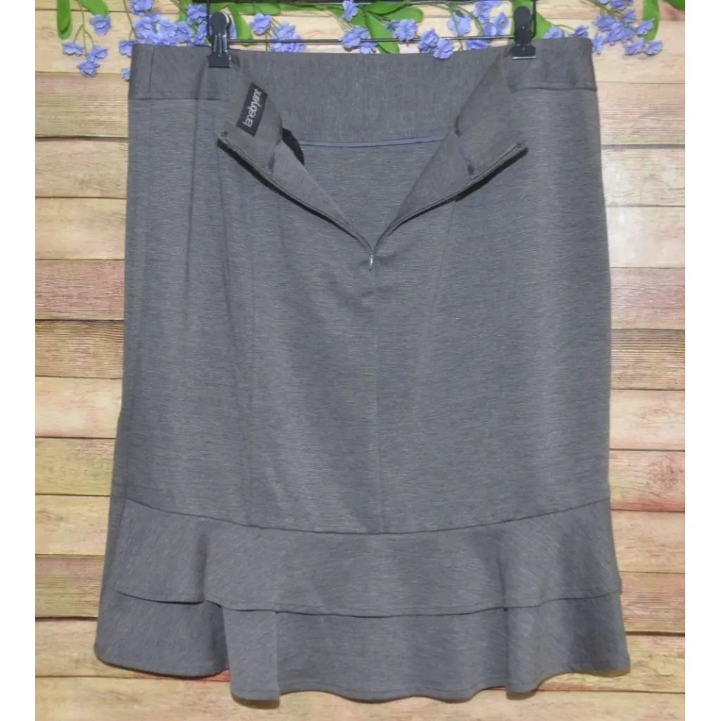 NWT Lane Bryant Ponte Knit Ladies Gray Knee Length Pencil Skirt Size 16 Career - Image 5