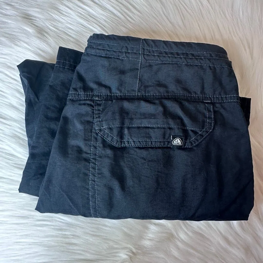 Nike ACG Crop Pants Size Small Black - Image 13