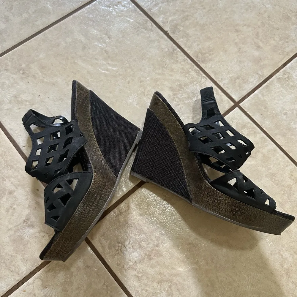 Bucco Serenas Wedge Sandal Black 9 Laser Cut Straw Heel Platform - Image 5