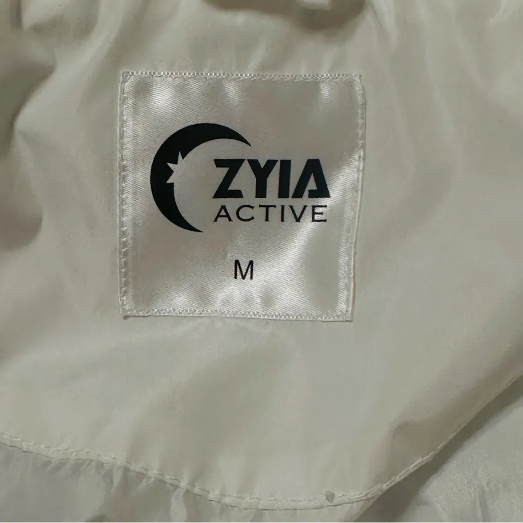 Zyia Active White Aspen‎ Puffer Jacket Women’s Medium with Removable Hood - Image 8