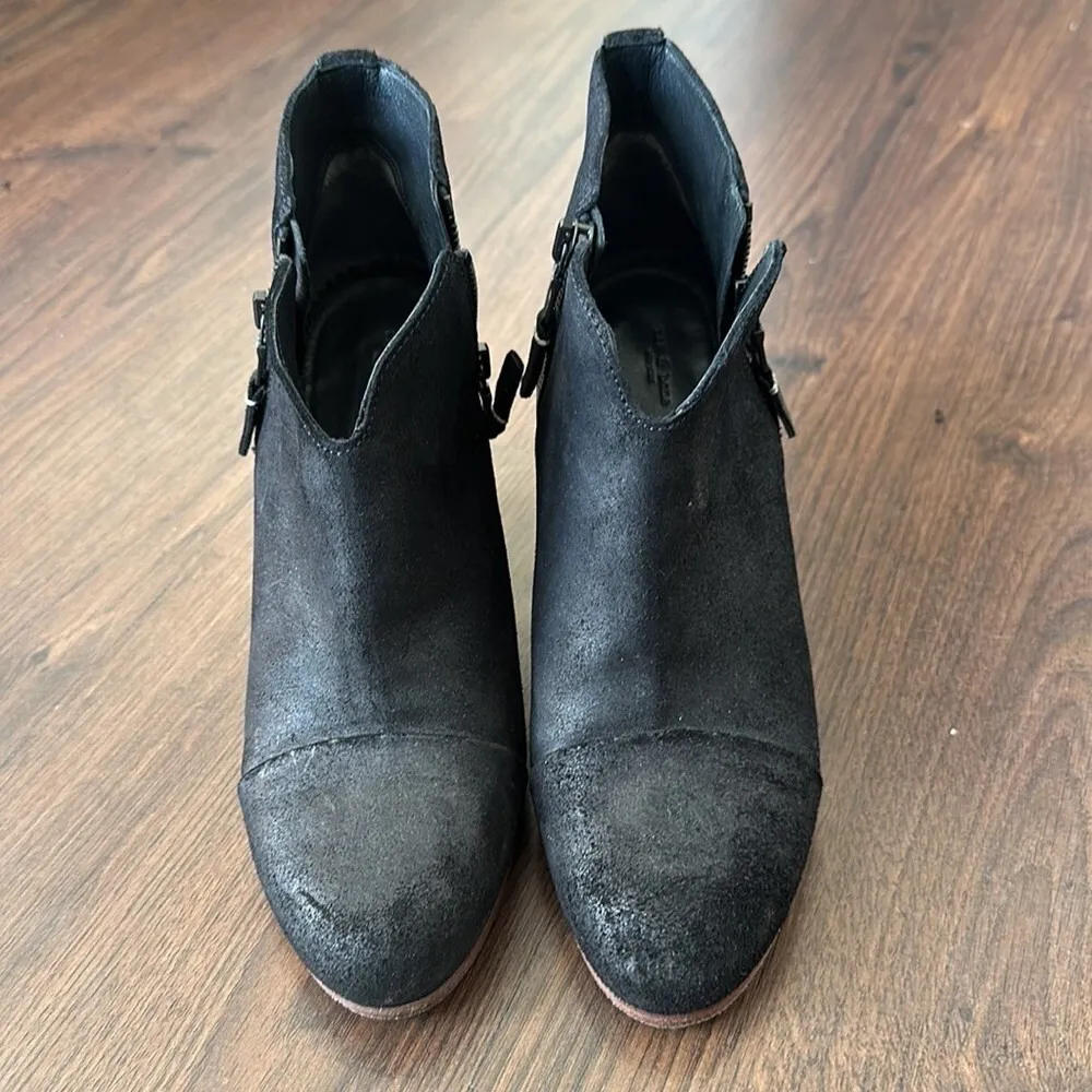 rag & bone Margot leather bootie black metal zip and brown heel. - Image 6