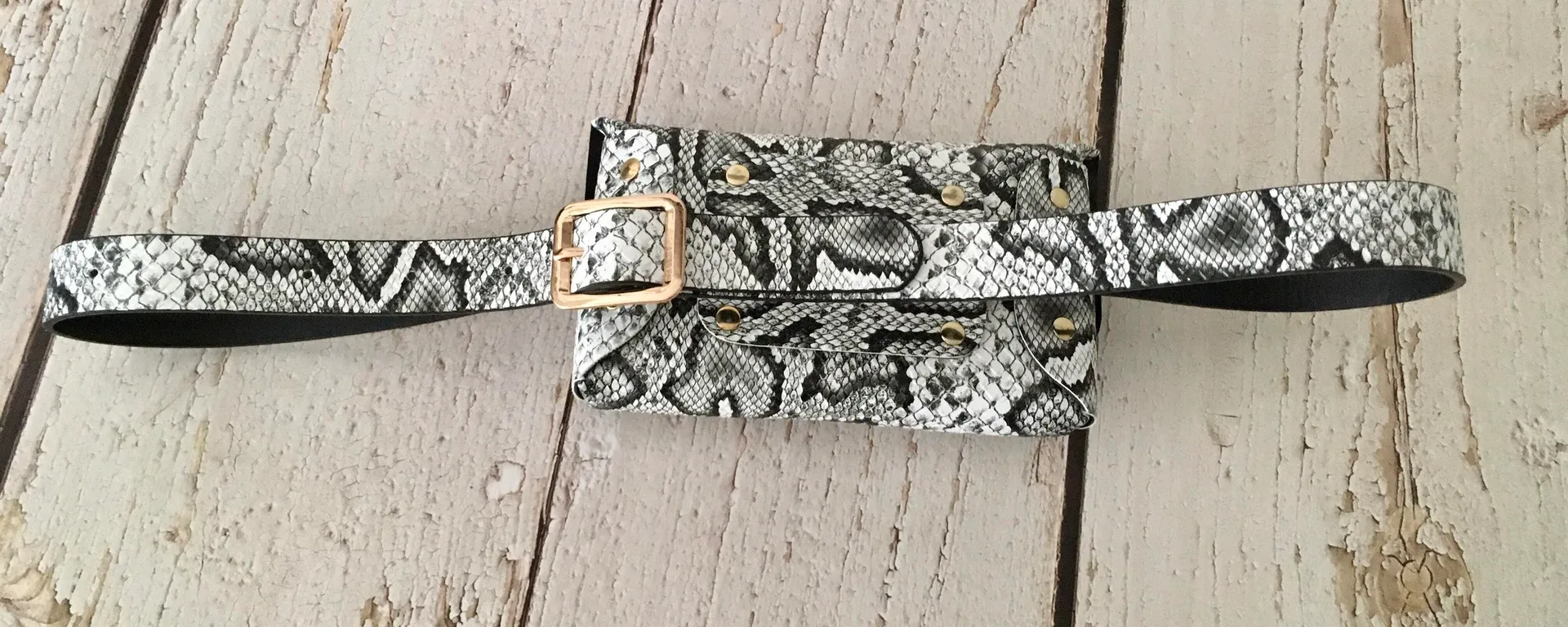 White/Black Belt Bag White - Image 5