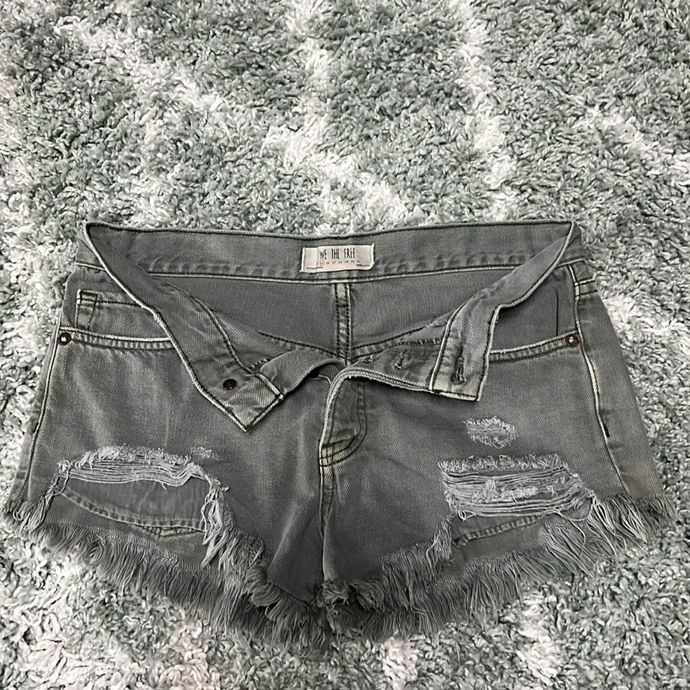 Free People Festival SZN ready olive green sz 25 distressed button fly jean shorts - Image 5