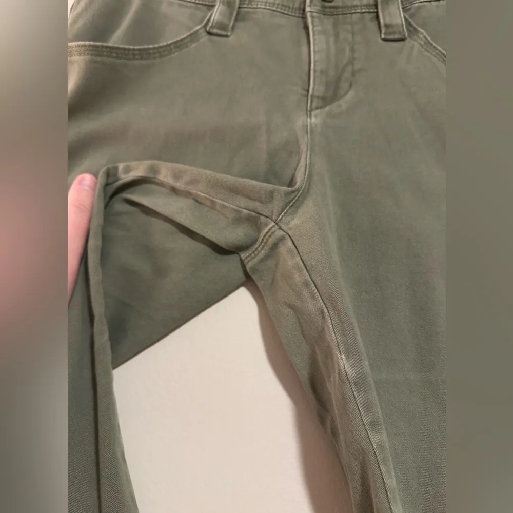 EUC Field & Stream Green Cargo Pants with Side Pockets size 4 - Image 4