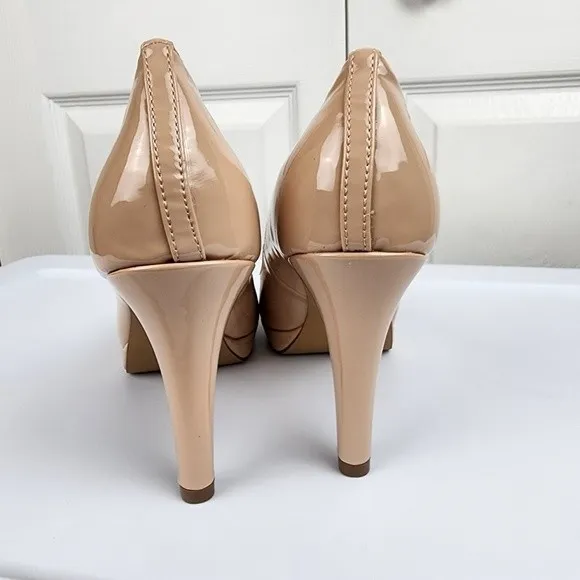 Adrienne Vittadini Gervin Nude Heels Peep Toe Patent Pumps Beige NIB 9.5 - Image 4