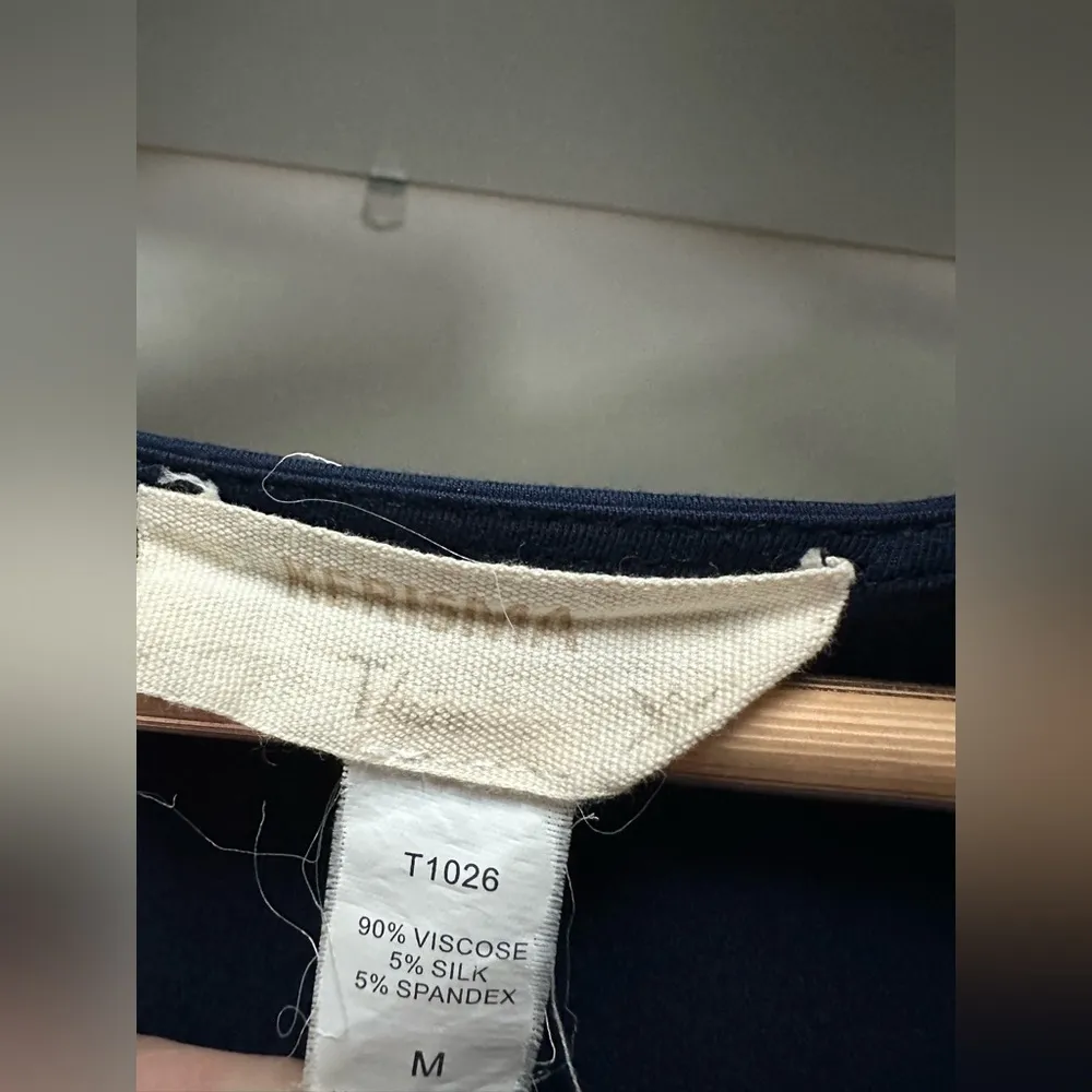 VGUC Kerisma silk blend long sleeve hi lo navy top. Size medium - Image 2