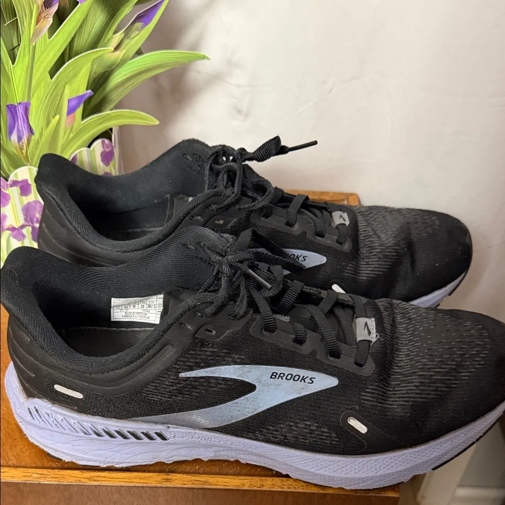 Brooks Women’s Black and Purple Launch GTS 9 Running Shoes Size 11 - Image 5