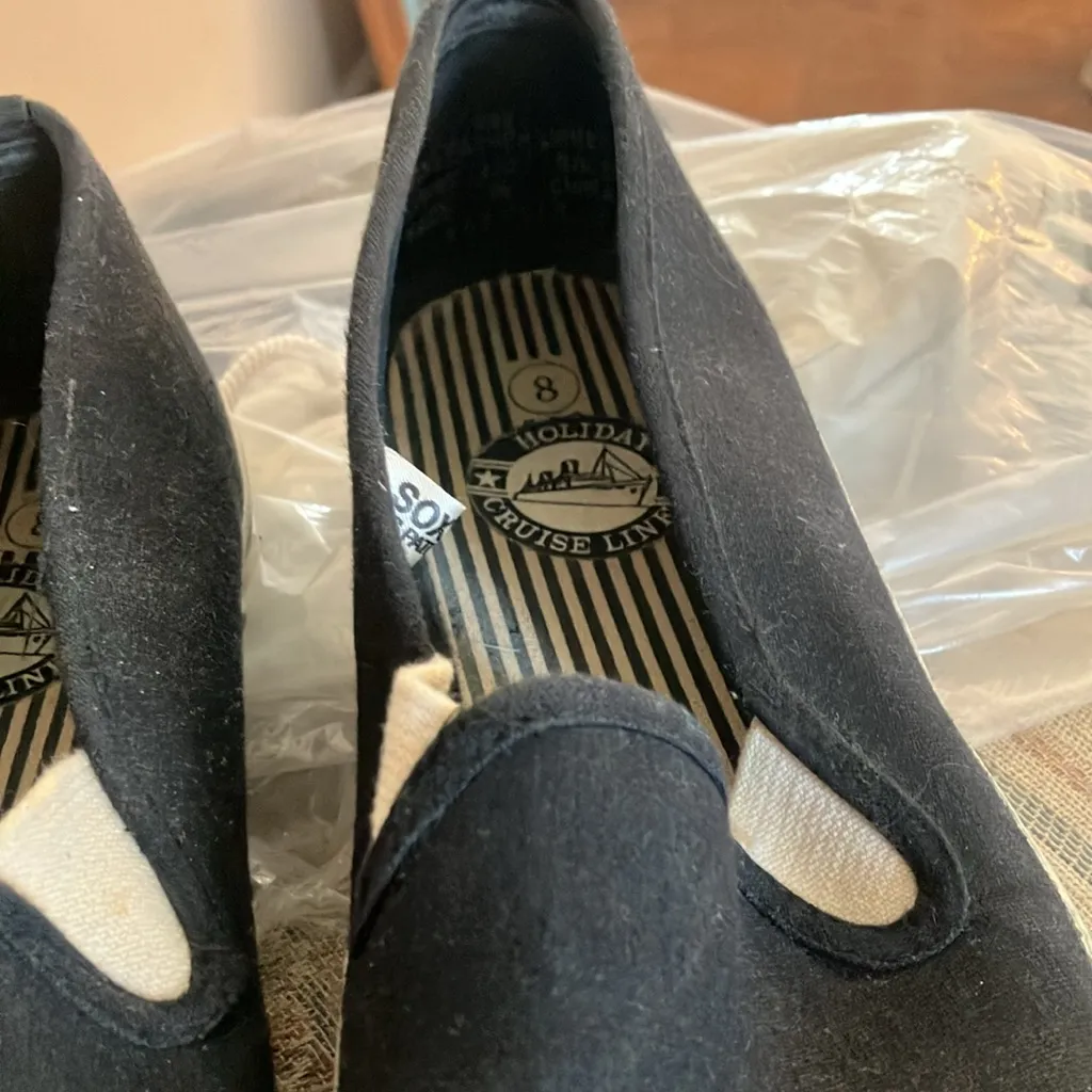 Black Slip - Image 2