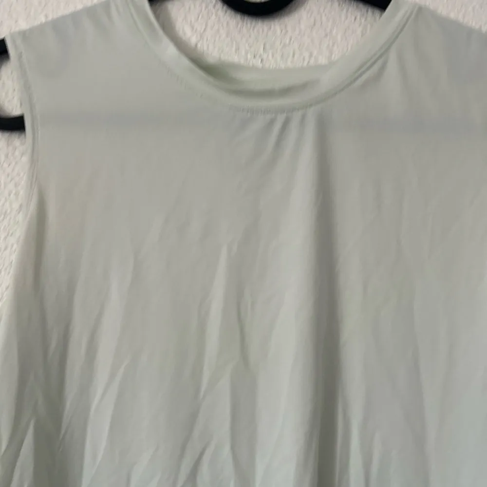 Athleta woman tank top light workout open back sz xs - Image 2