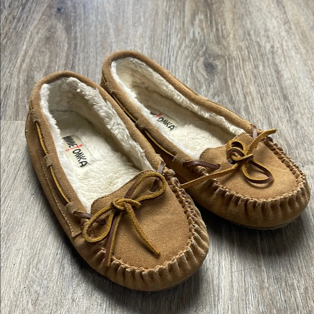 Minnetonka “Callie” Leather Moccasin Slippers Size 6 - Image 5