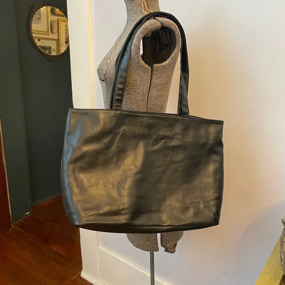 Chamilia Black Faux Synthetic Leather with Lime Green Interior Large Tote Bag - Image 8