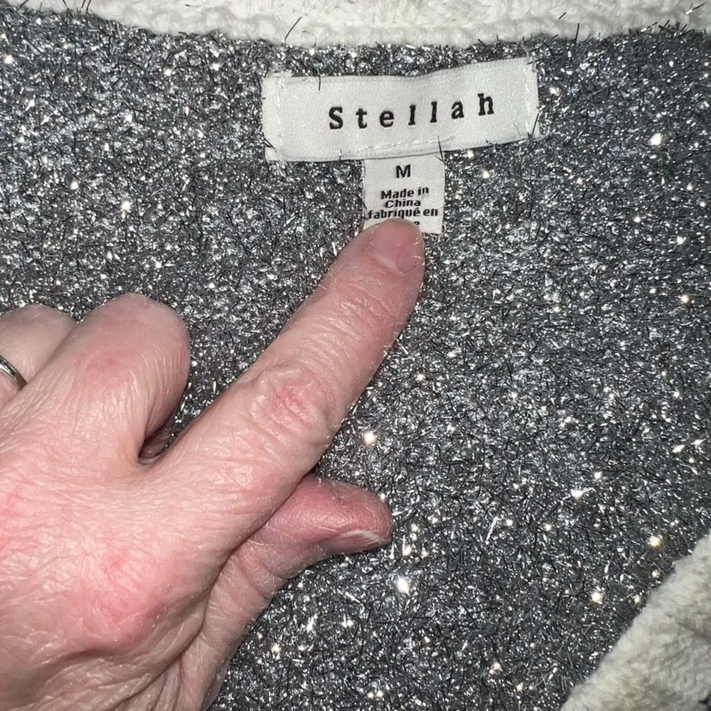 Super Cool Stellah V Neck Tinsel High Low Sweater! Size M - Image 4