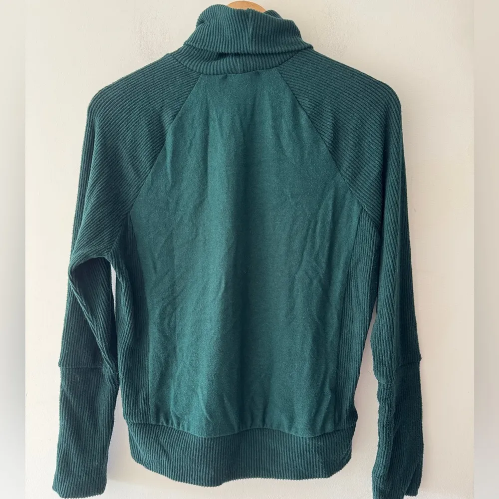 Evereve Emerald Green Ribbed Turtleneck Sweater - Image 6
