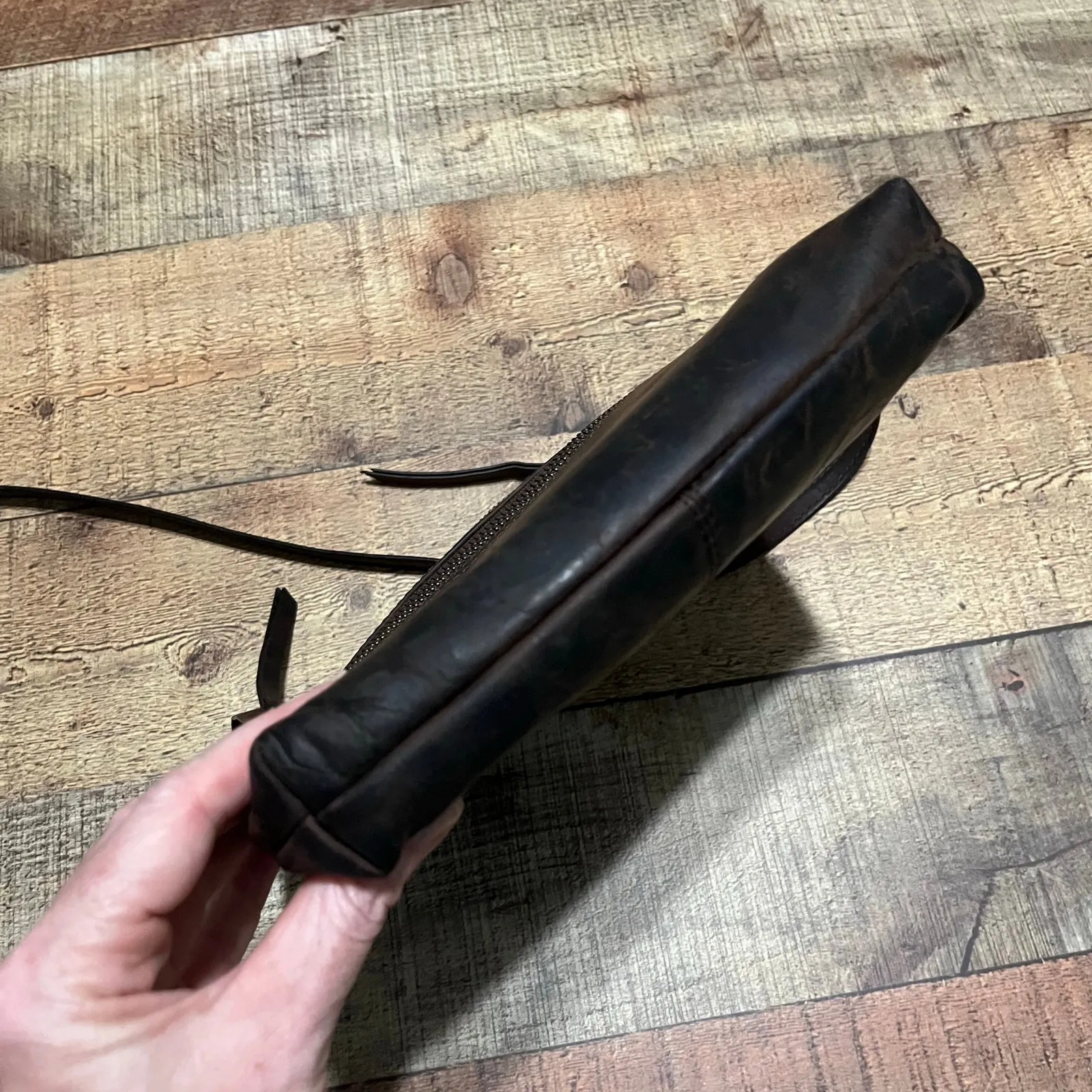 Estalon Women's Dark Brown Distressed Leather Tri - Image 5