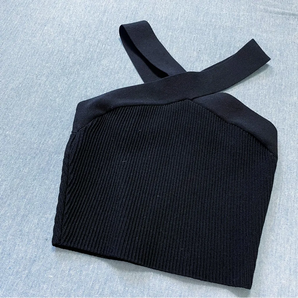 Aritzia Babaton Sculpt Knit Criss Cross Crop Tank Size XS in Black - Image 2