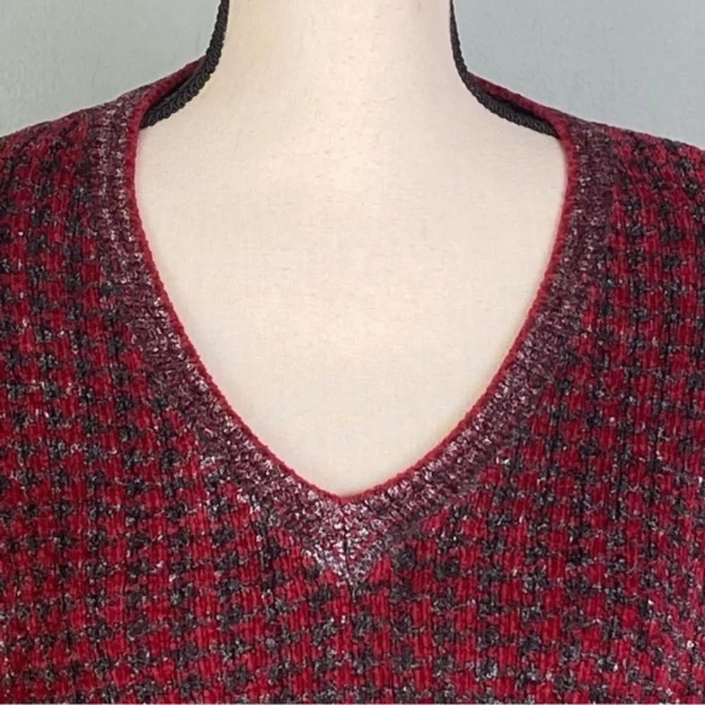CAROLYN TAYLOR red and blue Vintage chenille sweater in size 2X. EUC - Image 2