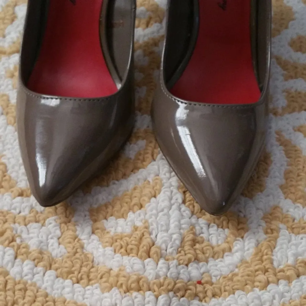 Penny Loves Kenny Taupe Pointed Toe Pumps Heels Size 7.5M - Image 2