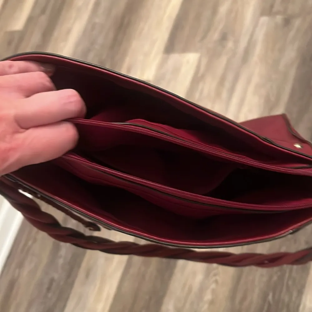 Relic Fossil Red Braided Strap medium Shoulder Bag purse gold hardware - Image 7