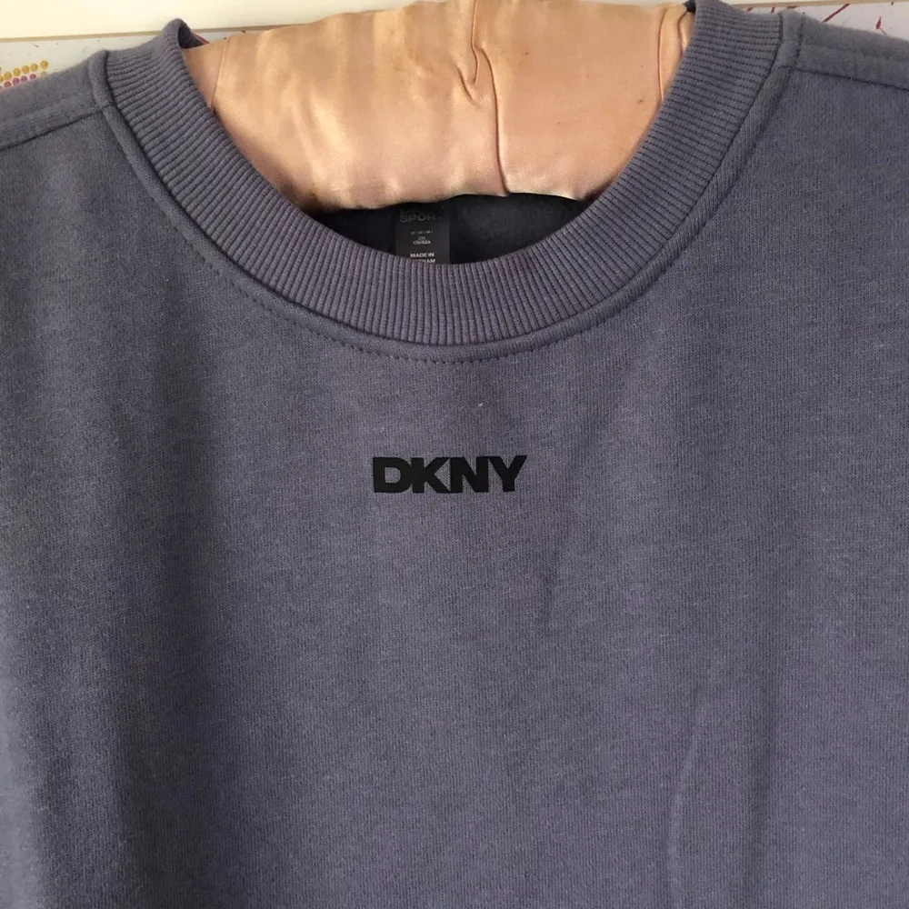 🆕️ DKNY Sport Women's High Low Drop Shoulder Longline Pullover Sweatshirt Blue Size M - Image 3
