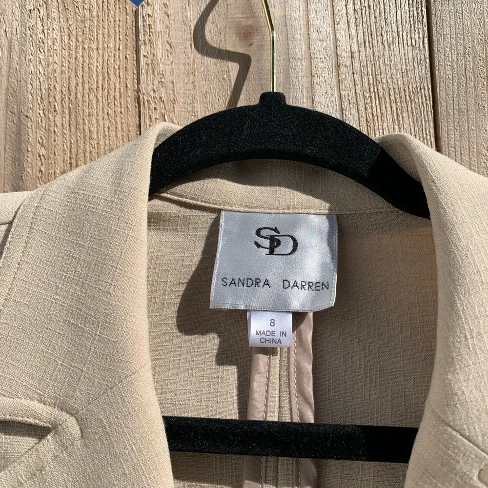 Sandra Darren Button Beige Blazer Wood Bead Embellished Stretch Fabric Size 8 - Image 5