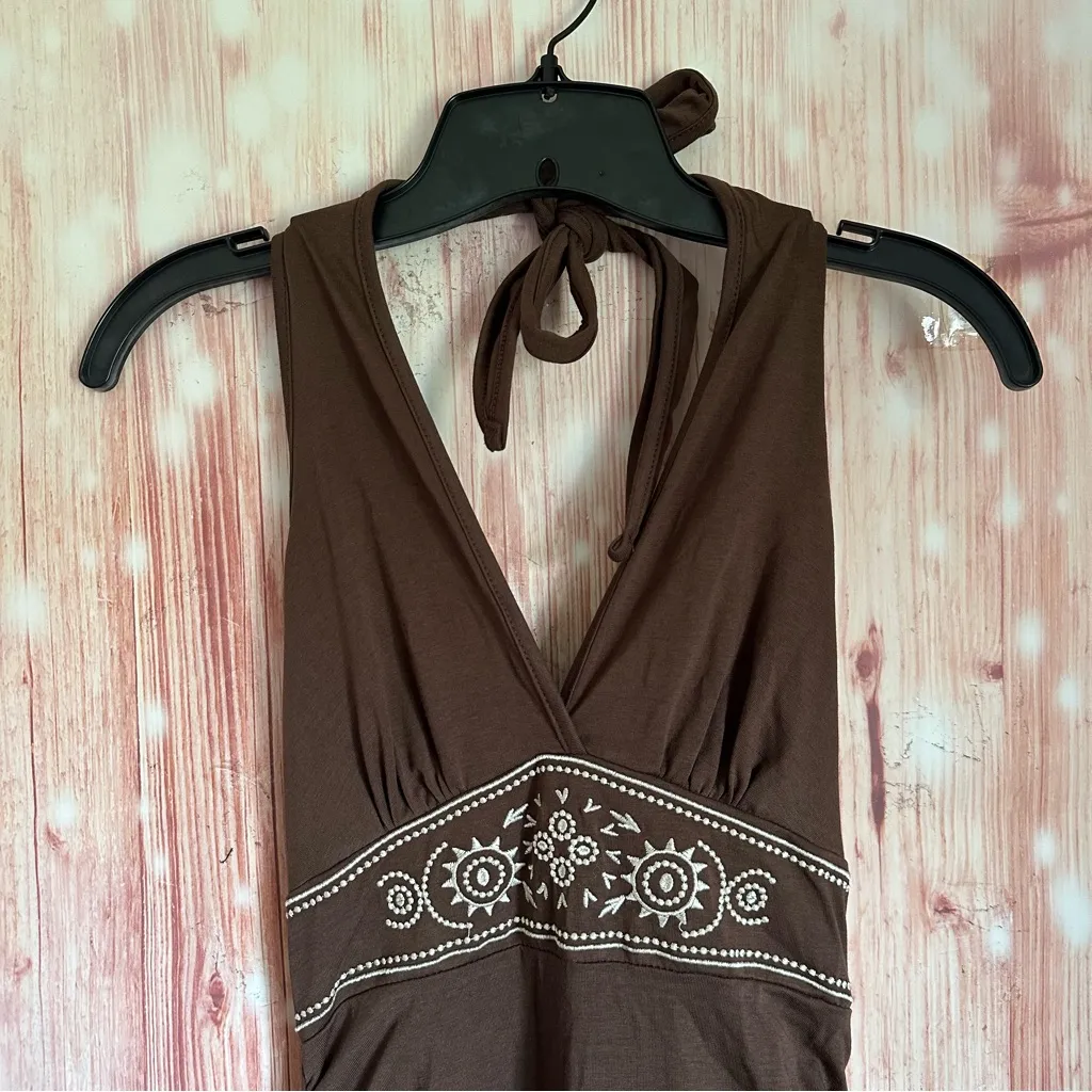 Romwe Brown The White Lotus Embroidered Detail Tiered Hem Halter Short Dress - Image 4