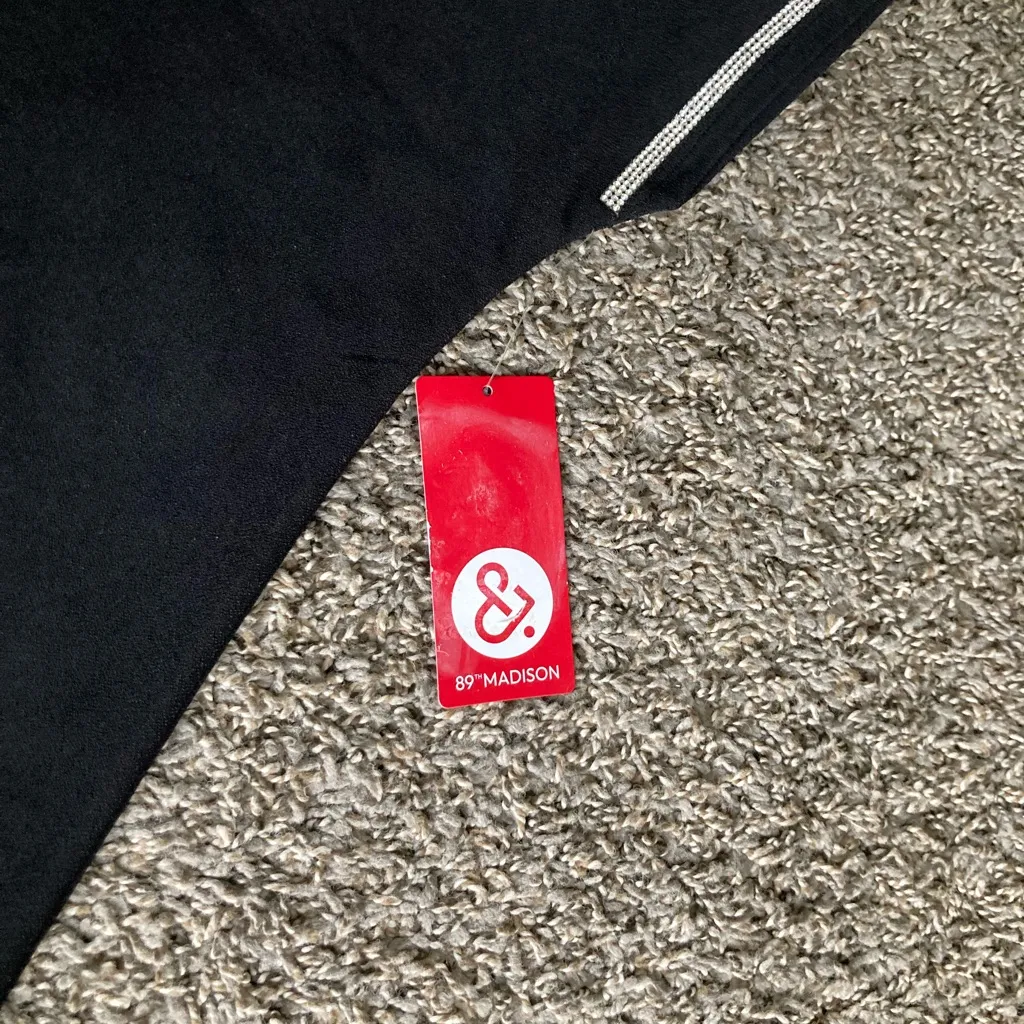 89th & Madison Black Rhinestone V - Image 9