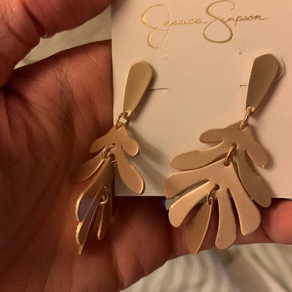 Jessica Simpson earrings gold tone leaves - Image 6