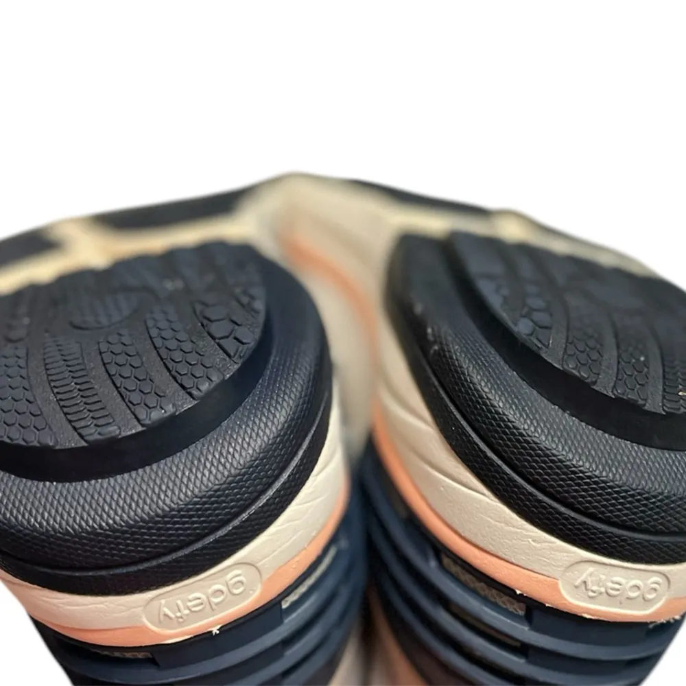 GDefy Mateem Crosstrainer Sneaker Women’s Size 6 Gray Pink Shoes EUC - Image 8