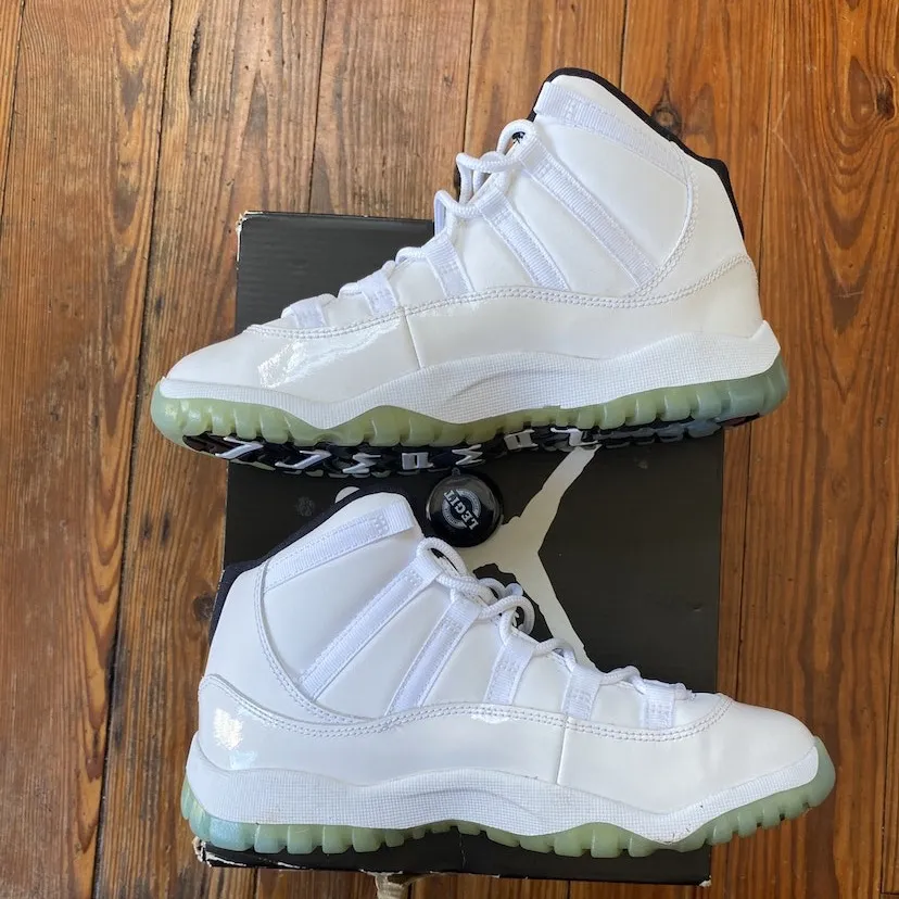 Jordan 11 retro legend blue

Colombia 
size 3y = womans 4.5 - Image 3