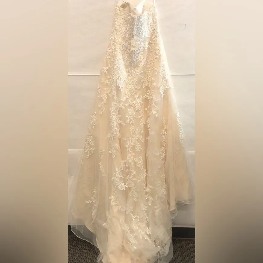 David’s bridal embroidered sweetheart aline W size 12 nwt wedding gown/dress - Image 6