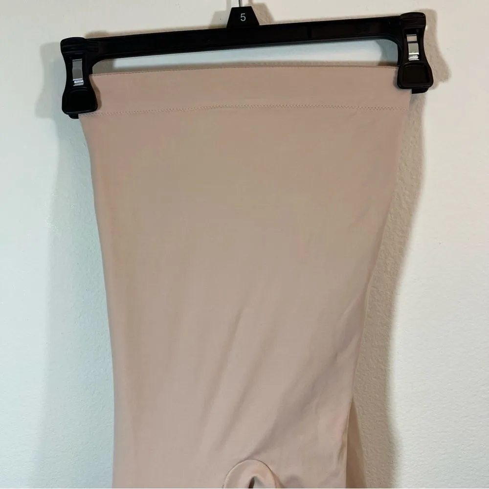 ✨ Assets by Spanx Women’s Cream Spandex Shorts Small Tan - Image 3