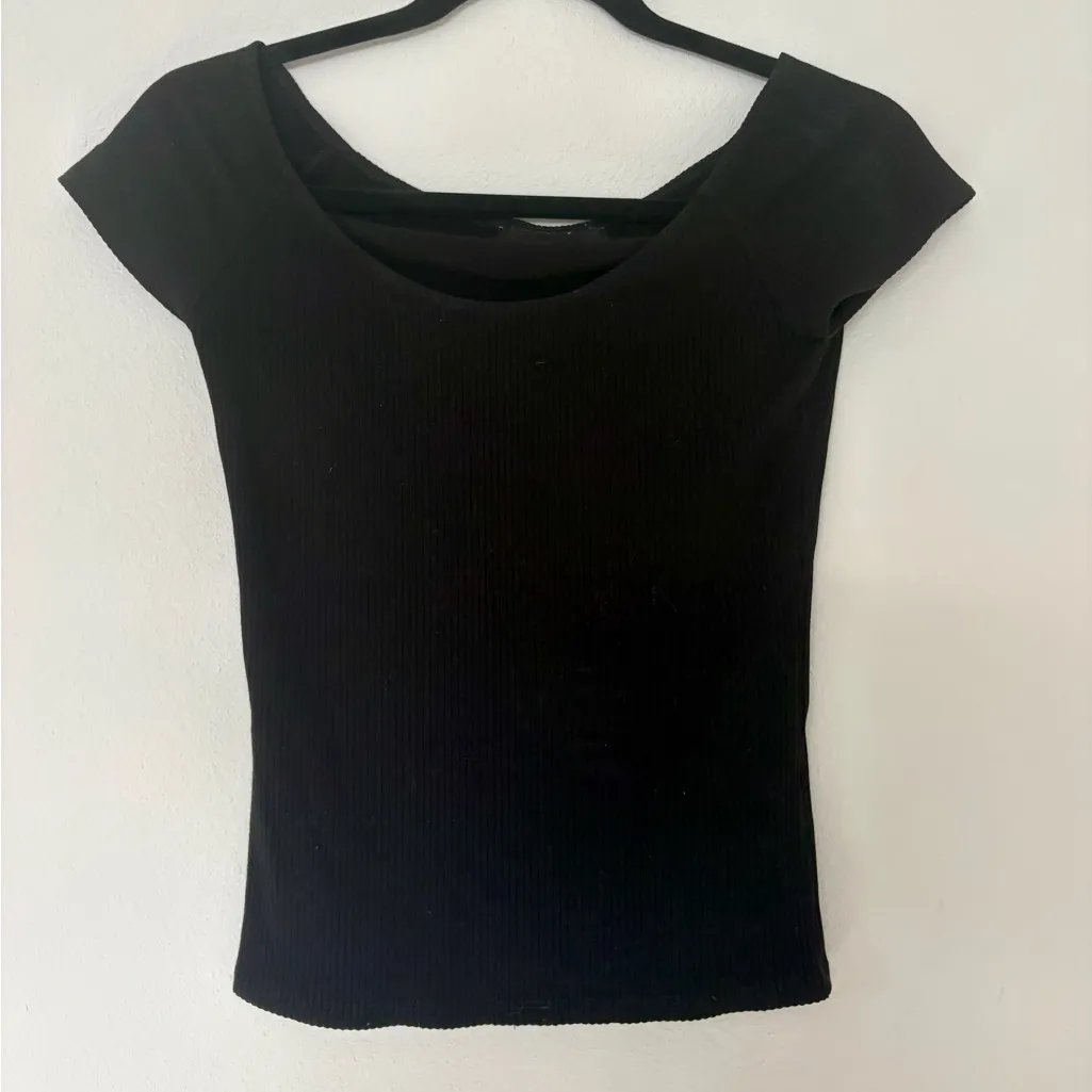 Reformation Bardot Top Black Ribbed Off Shoulder Feminine Y2K Style Crop Top - Image 3