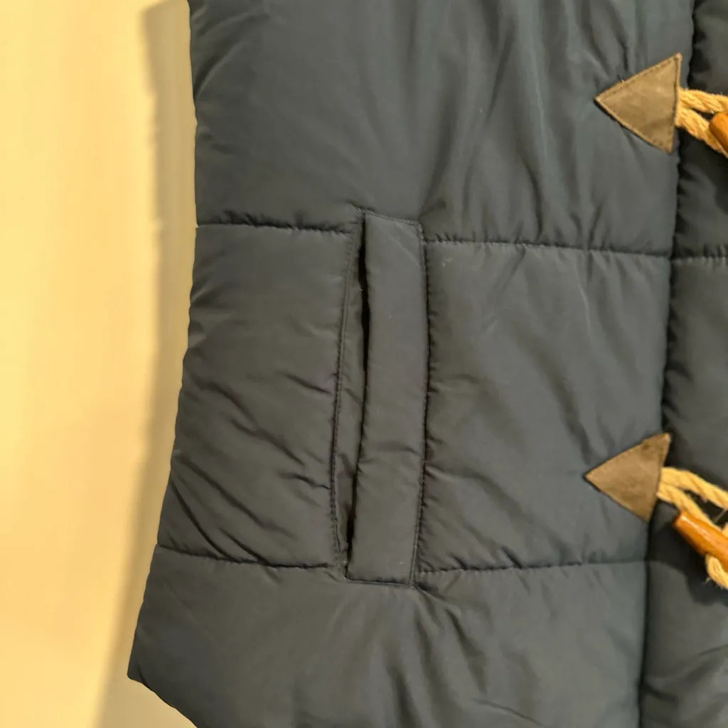 NWOT Legendary Whitetails Womens Sz:M Navy Blue Zip Up Toggle Button Puffer Vest Size M - Image 10