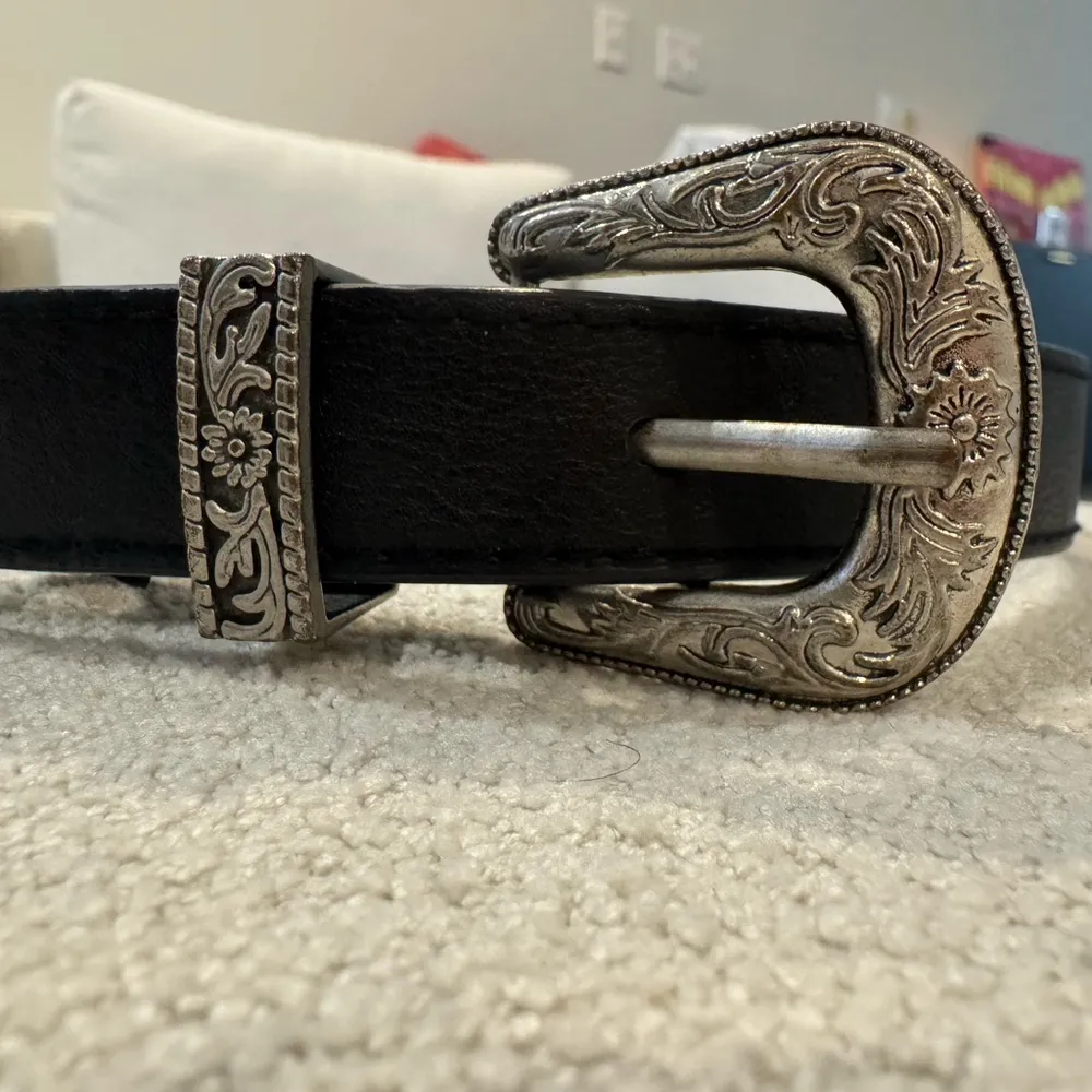 Brandy Melville Black Belt with Silver Buckle - Image 2