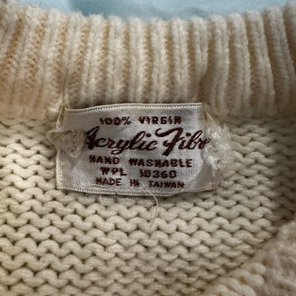 Vintage 60s Woman’s Cream Cable Knit Long Sleeve Button Closure Cardigan. Size M - Image 6