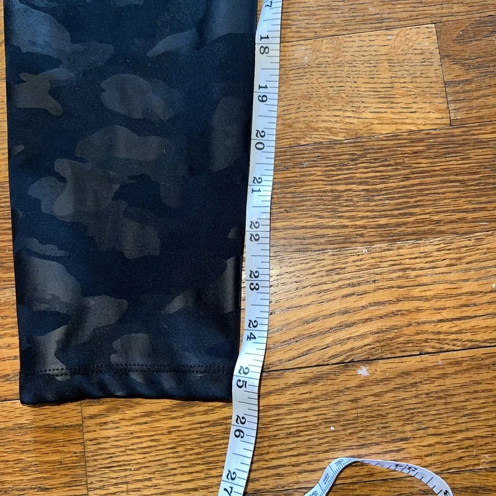 Vera Wang Black Camouflage Leggings size L - Image 4