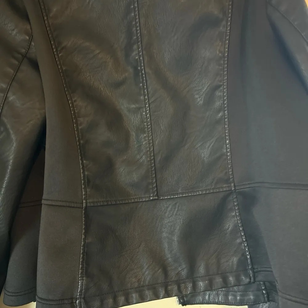 Baccini Women’s Black Faux Leather  Full Zip Jacket 1X - Image 10