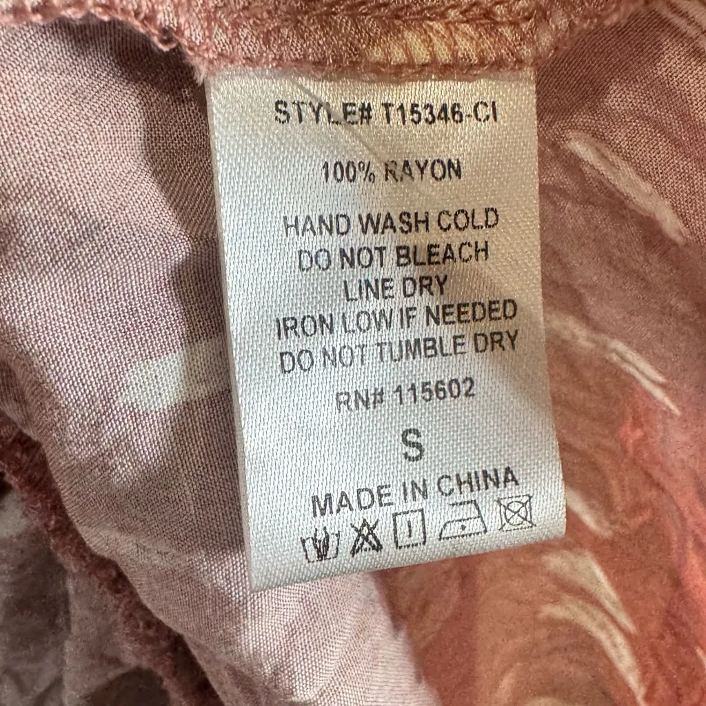 Lush deep blush and white brushstroke faux wrap peplum top size small - Image 5