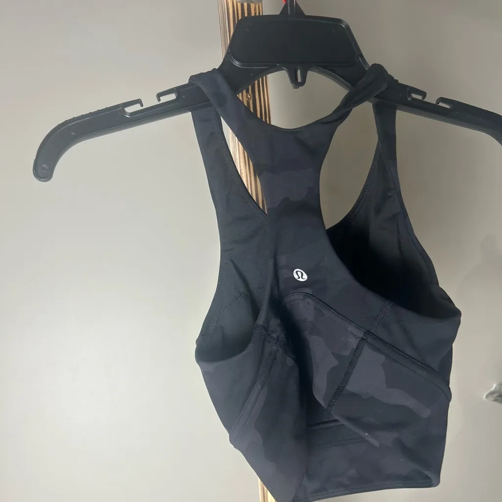 Lululemon Black Camo Sports Bra Size 6 - Image 5