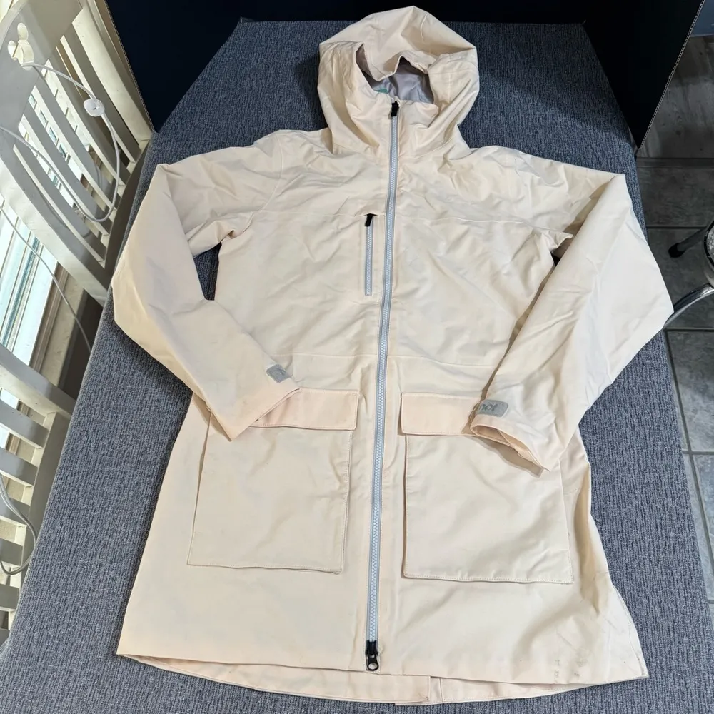 Marmot  Women’s Commuter Parka - Image 3