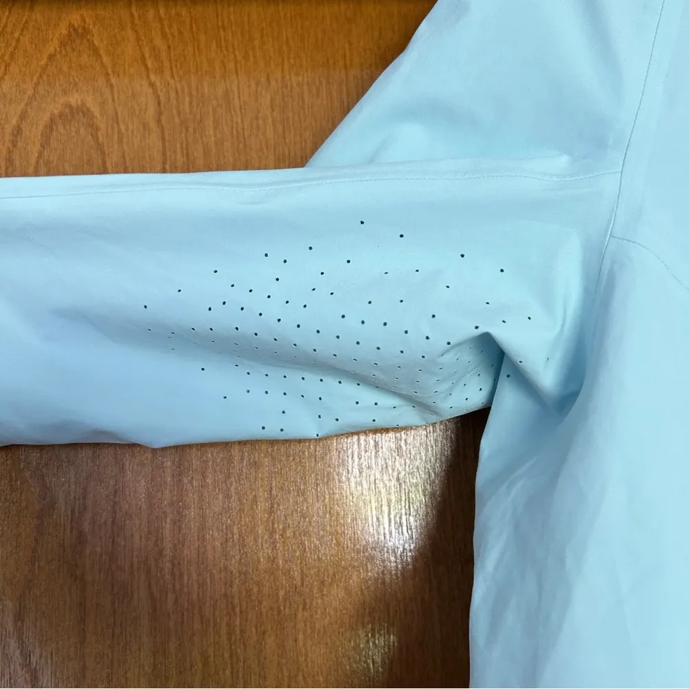 Lululemon Stretch Waterproof Hiking Half Zip Pullover in Powder Blue Size 2 - Image 4