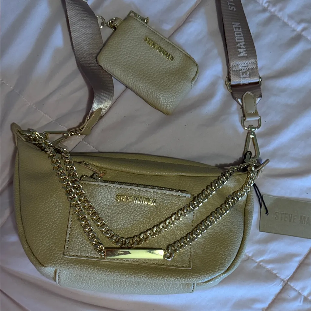 Steve Madden Beige Crossbody Bag with Chain Detail - Image 3