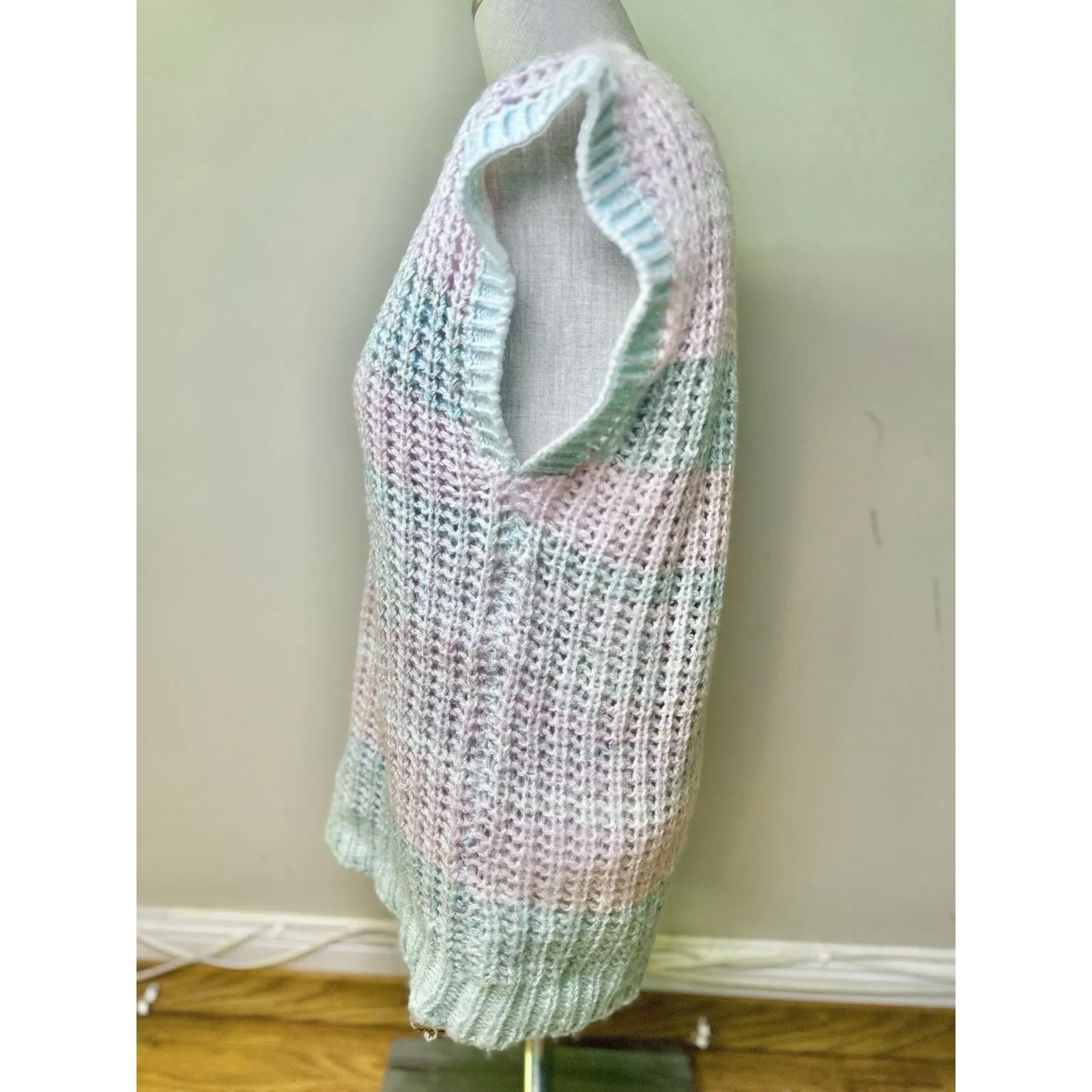 One Step Up Women's Crocheted Sleeveless V-neck Striped Top Vest Pink Green Sz M - Image 3