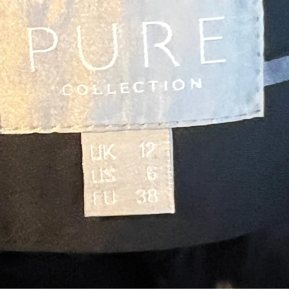Pure Collection Size 6 Cropped Bronzed Lined Pants W/Front and Back Pock… - Image 7