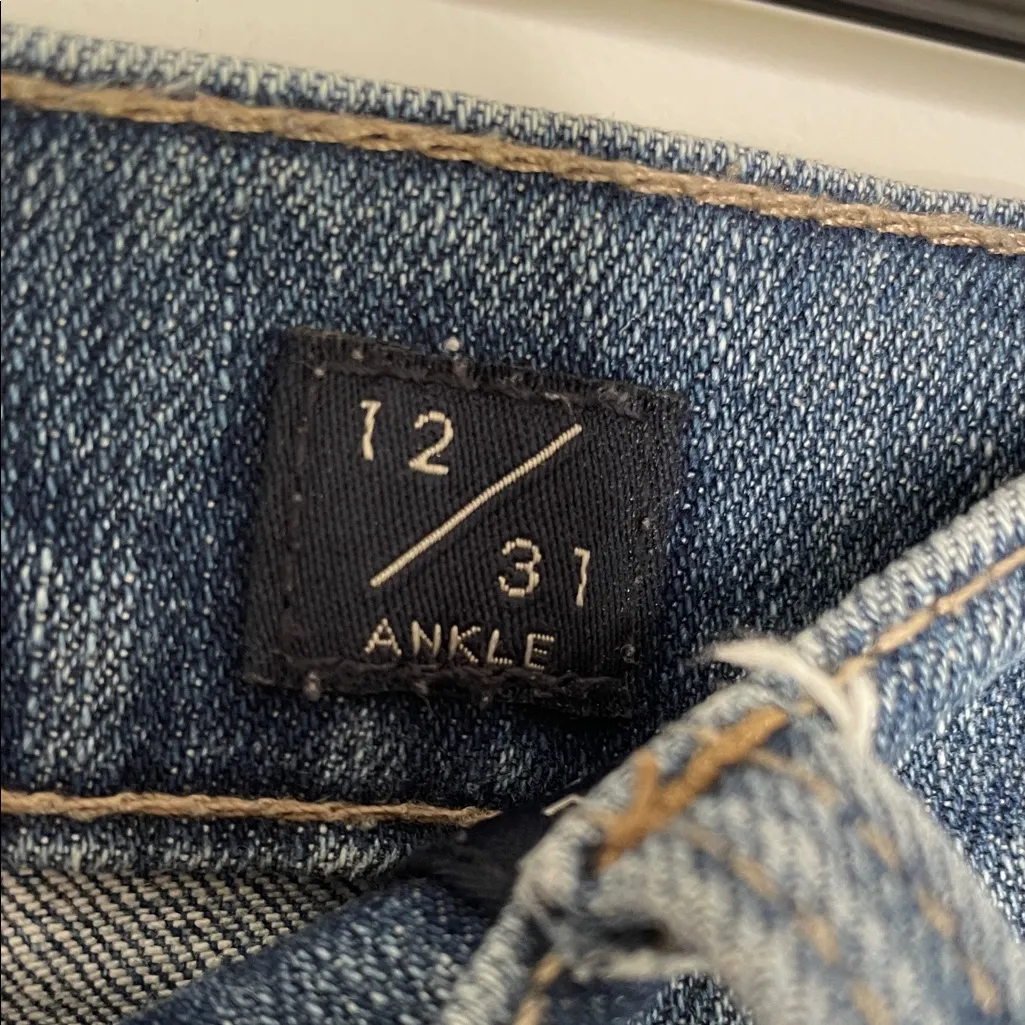 Lucky Brand High Rise Mom Jean Light Blue Denim Jeans - Image 3