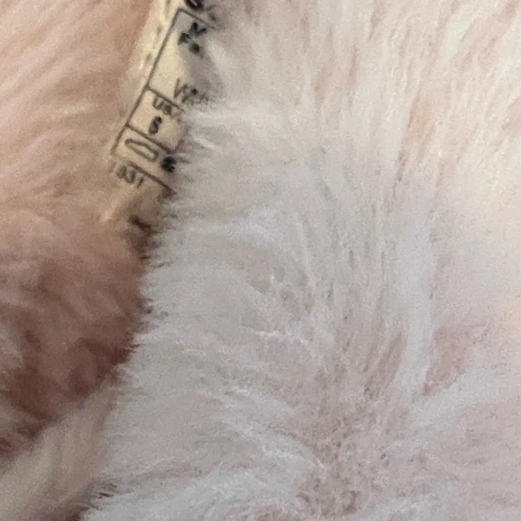 Sorel Soft Pink Fur Plush Slippers - Image 6